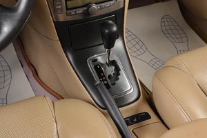 Седан Toyota Avensis 2006 года, 1049000 рублей, Тюмень