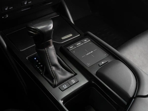 Седан Lexus ES 2021 года, 3899000 рублей, Тюмень