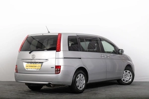 Минивэн Toyota Isis 2010 года, 1439000 рублей, Томск