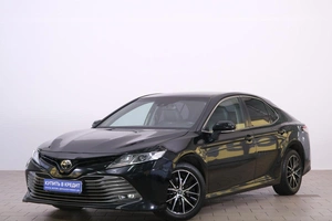 Седан Toyota Camry 2018 года, 2399000 рублей, Омск