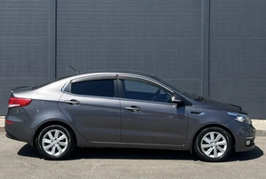 Седан Kia Rio 2015 года, 1050000 рублей, Солонцы