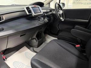 Минивэн Honda Freed 2012 года, 979000 рублей, Красноярск