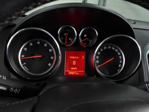 Универсал Opel Astra 2013 года, 1060000 рублей, Воронеж