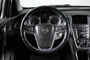 Хетчбэк Opel Astra 2012 года, 749000 рублей, Сургут