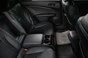 Лифтбек Toyota Prius 2019 года, 2389000 рублей, Сургут