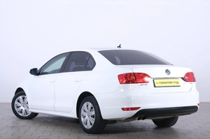 Седан Volkswagen Jetta 2013 года, 1039000 рублей, Омск