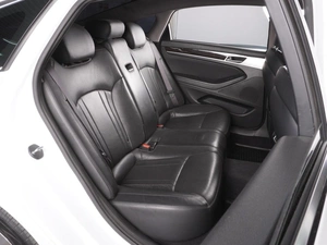 Седан Hyundai Genesis 2015 года, 2035000 рублей, Красный Пахарь