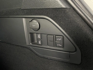 Внедорожник Volkswagen Touareg 2011 года, 1997000 рублей, Солонцы