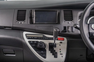 Минивэн Toyota Isis 2012 года, 1399000 рублей, Томск