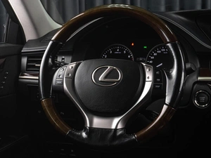 Седан Lexus ES 2015 года, 2078000 рублей, Тюмень