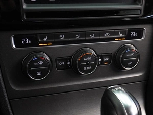 Хетчбэк Volkswagen Golf 2013 года, 1009000 рублей, Воронеж