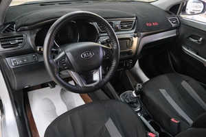 Седан Kia Rio 2014 года, 699000 рублей, Омск