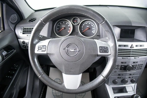 Седан Opel Astra 2014 года, 899000 рублей, Пермь