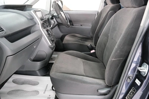 Минивэн Toyota Voxy 2008 года, 1179000 рублей, Омск