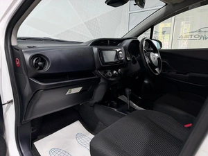 Хетчбэк Toyota Vitz 2018 года, 969000 рублей, Красноярск