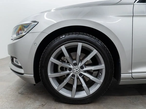 Седан Volkswagen Passat 2016 года, 1990000 рублей, Красноярск