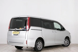 Минивэн Toyota Esquire 2016 года, 2439000 рублей, Красноярск