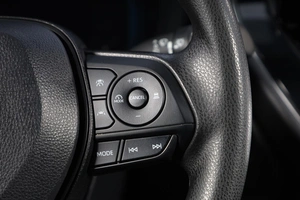 Внедорожник Toyota Corolla Cross 2024 года, 2989000 рублей, Новосибирск