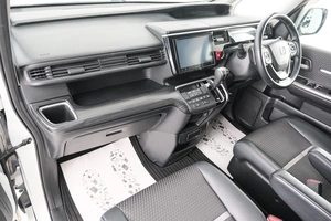 Минивэн Honda Stepwgn Spada 2015 года, 1699000 рублей, Красноярск