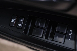 Седан Toyota Corolla Axio 2013 года, 1199000 рублей, Новокузнецк