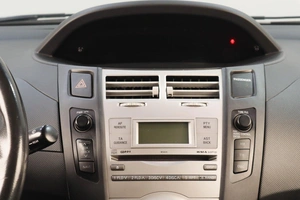 Хетчбэк Toyota Yaris 2007 года, 649000 рублей, Челябинск
