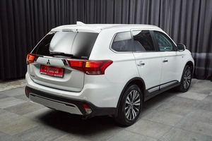Внедорожник Mitsubishi Outlander 2021 года, 3850000 рублей, Красноярск