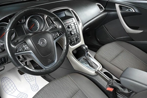 Хетчбэк Opel Astra 2013 года, 969000 рублей, Тюмень