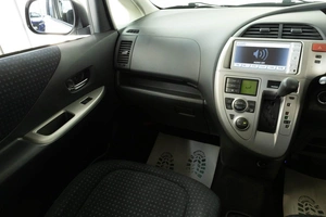 Хетчбэк Toyota Ractis 2010 года, 779000 рублей, Красноярск