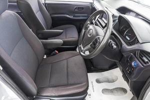 Минивэн Toyota Noah 2015 года, 1889000 рублей, Барнаул