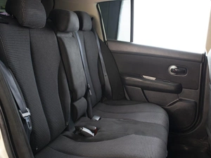 Хетчбэк Nissan Tiida 2010 года, 709000 рублей, Омск