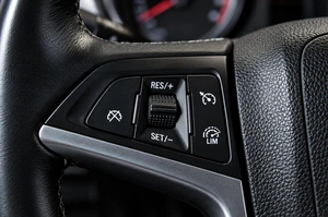 Внедорожник Opel Mokka 2014 года, 929000 рублей, Челябинск