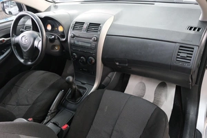 Седан Toyota Corolla 2008 года, 849000 рублей, Омск