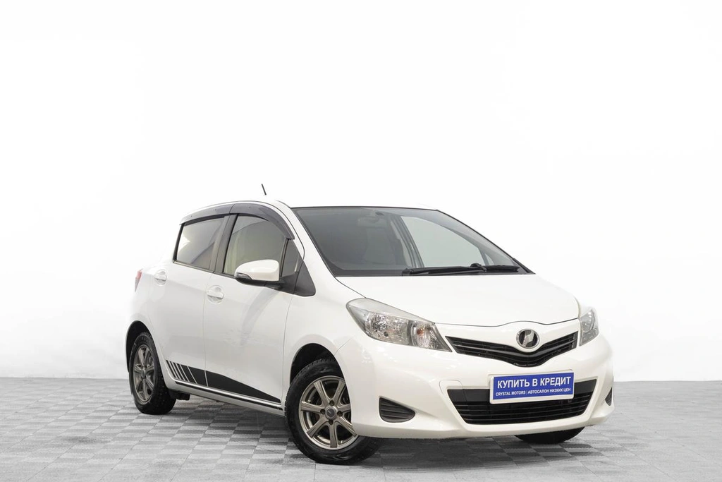 Хетчбэк Toyota Vitz 2013 года, 889000 рублей, Барнаул