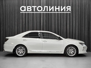 Седан Toyota Camry 2017 года, 1729412 рублей, Красноярск