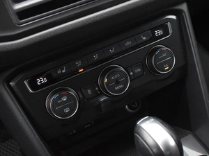 Внедорожник Volkswagen Tiguan 2017 года, 2330000 рублей, Краснодар