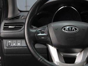 Хетчбэк Kia Rio 2012 года, 840000 рублей, Омск