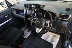 Минивэн Toyota Roomy 2017 года, 999000 рублей, Омск