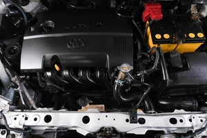 Седан Toyota Corolla Axio 2013 года, 889000 рублей, Кемерово