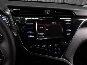 Седан Toyota Camry 2018 года, 2749000 рублей, Тюмень