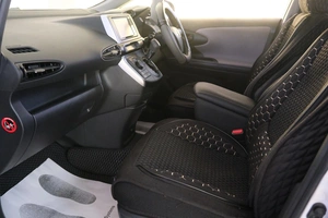 Минивэн Toyota Wish 2009 года, 1379000 рублей, Омск