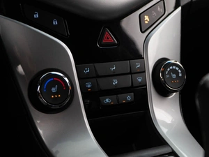 Седан Chevrolet Cruze 2013 года, 899050 рублей, Москва