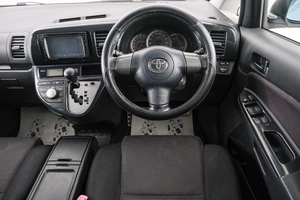Минивэн Toyota Wish 2006 года, 849000 рублей, Красноярск