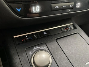 Седан Lexus ES 2014 года, 1997000 рублей, Солонцы