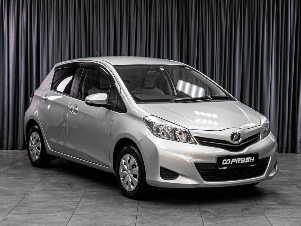Хетчбэк Toyota Vitz 2013 года, 829000 рублей, Тюмень