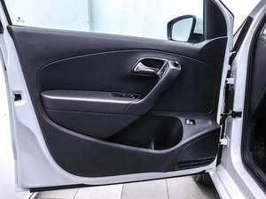 Седан Volkswagen Polo 2014 года, 905000 рублей, Красноярск