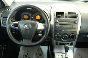 Седан Toyota Corolla 2011 года, 1039000 рублей, Омск
