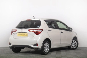Хетчбэк Toyota Vitz 2018 года, 1019000 рублей, Томск