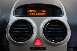 Хетчбэк Opel Corsa 2007 года, 389000 рублей, Омск