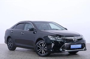 Седан Toyota Camry 2017 года, 2489000 рублей, Омск
