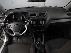 Седан Kia Rio 2016 года, 880000 рублей, Омск